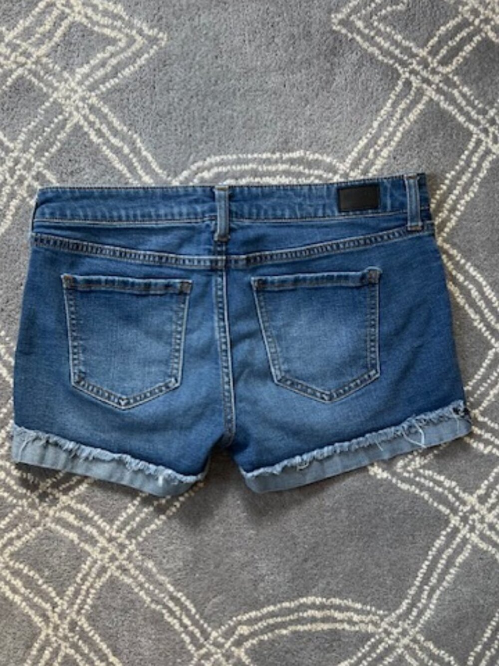 Celebrity Pink  Cutoff Cuffed Denim Jean Shorts Women's Size  5/27 - Picture 5 of 9